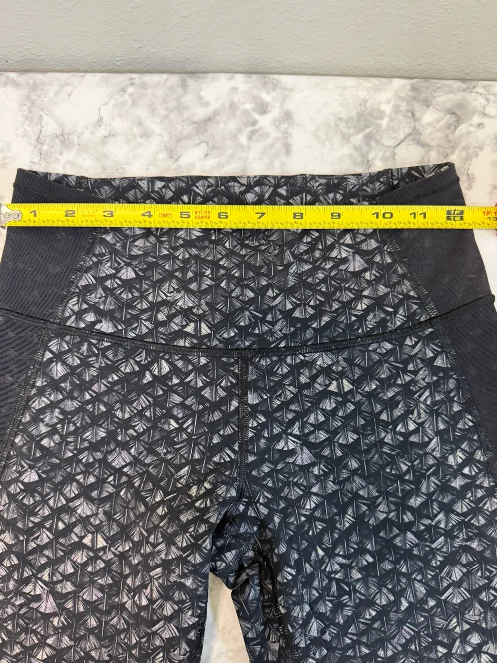 Lululemon women Black Geo Print High-Rise Leggings Size 6